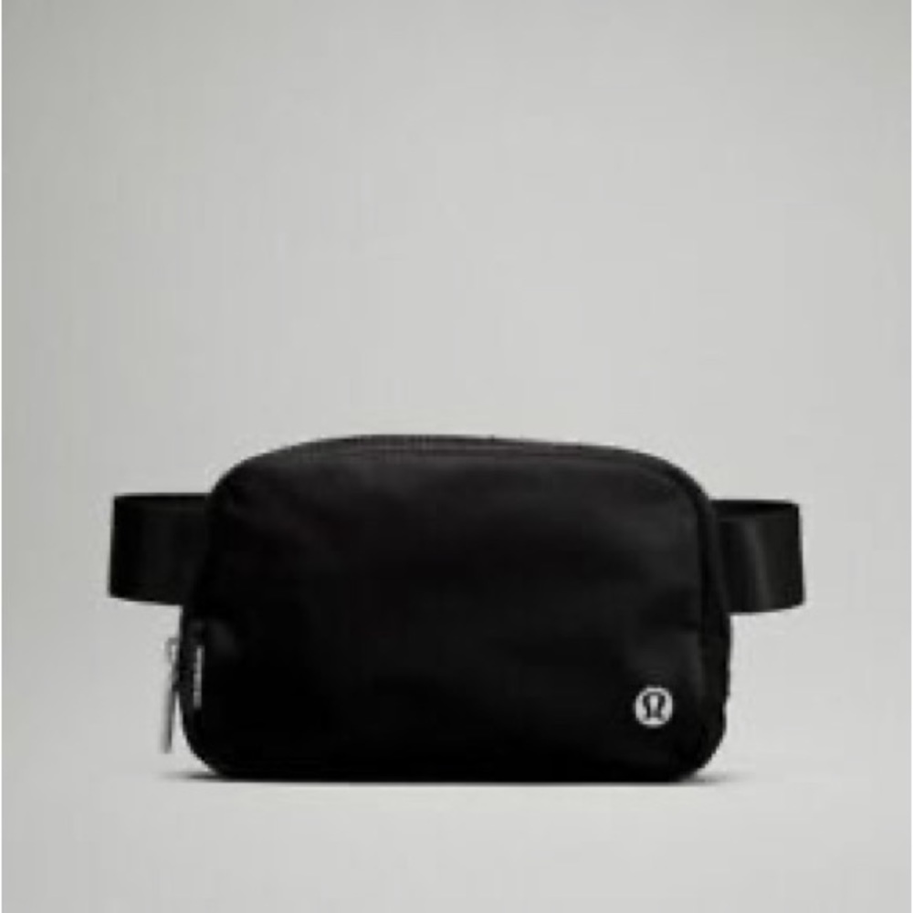 Lululemon everywhere belt bag